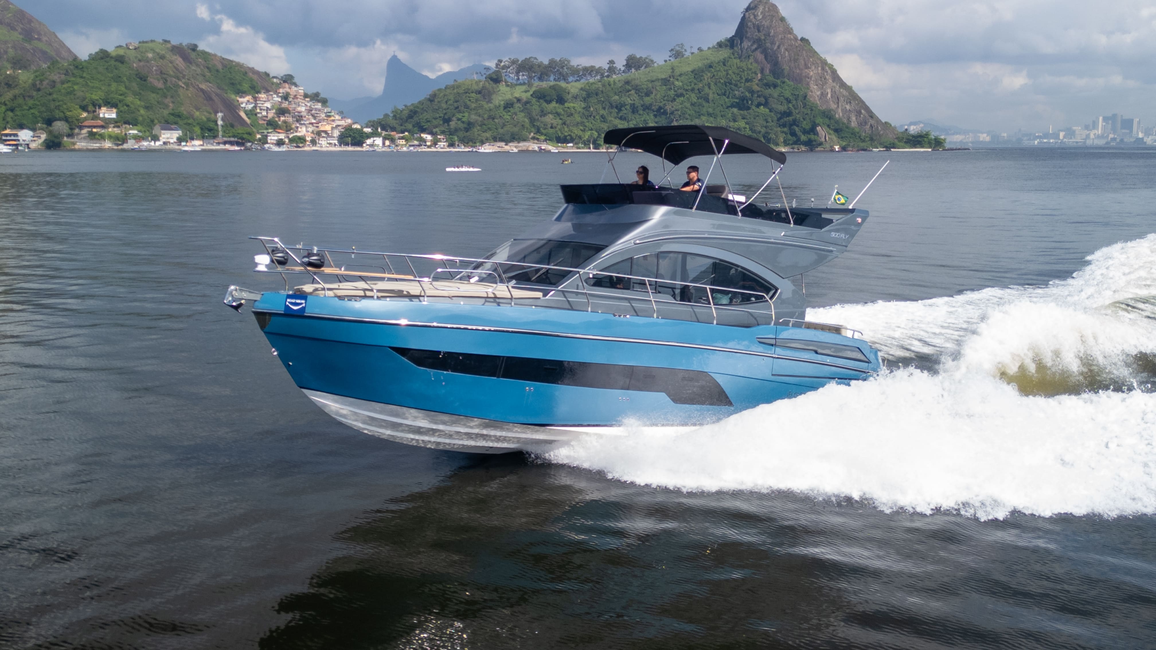 A Solara 500 Fly realmente é uma embarcação para a família?